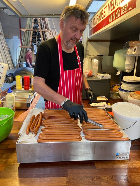 Natmad sammen med hovedmenu .